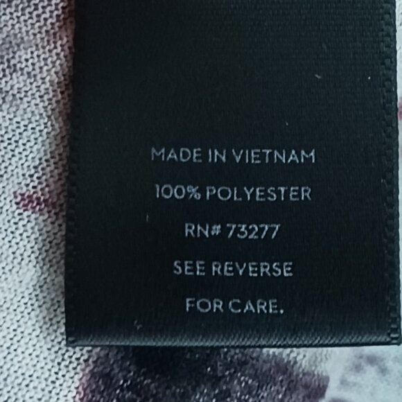 #150 3/$18 - Simply Vera Black/Red Short Sleeve Top Size XL - Picture 6 of 6